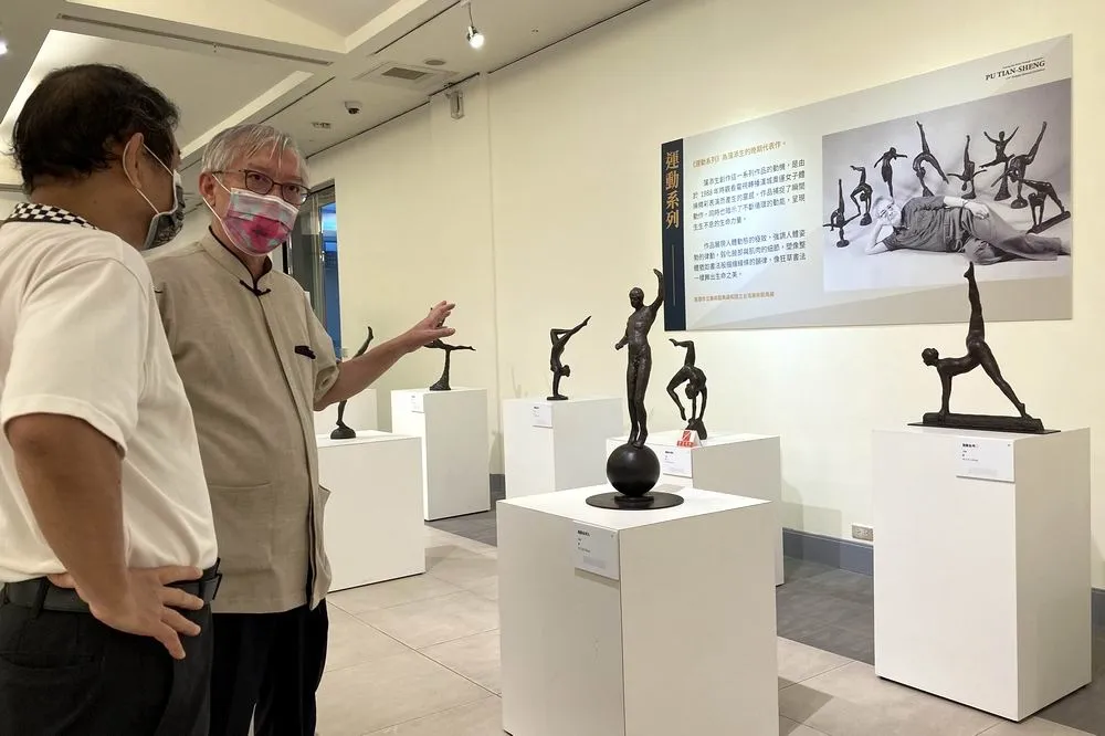 國美館館長梁永斐參觀蒲添生110雕塑紀念展