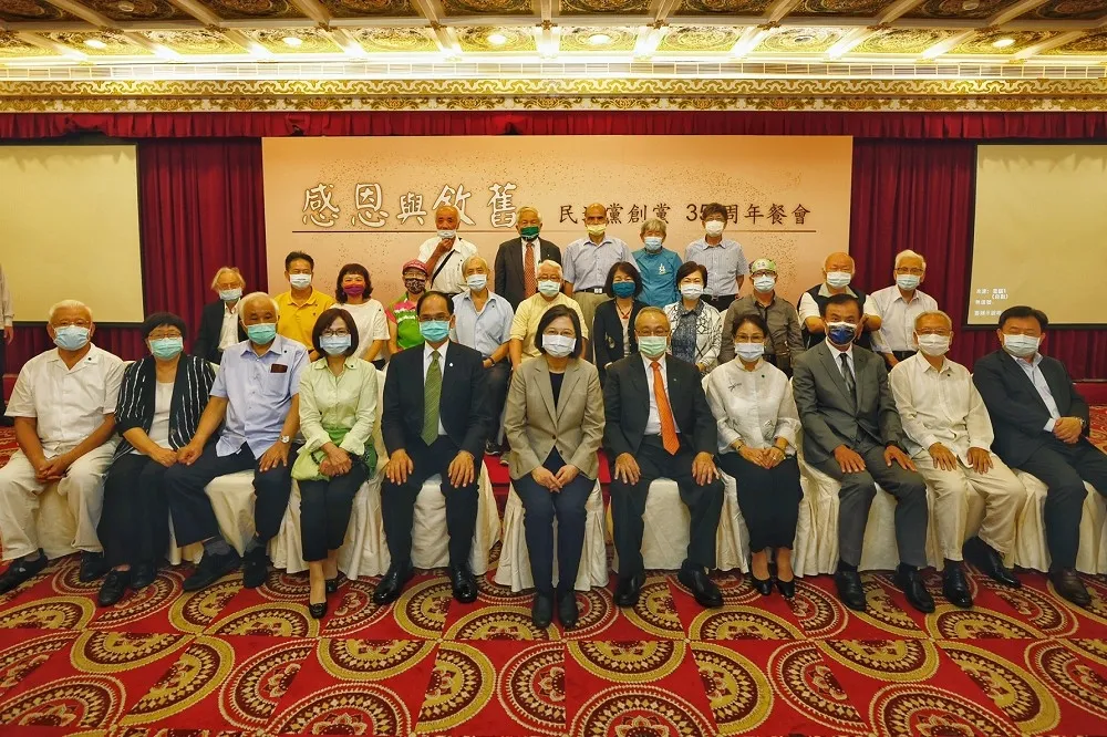 蔡英文出席創黨35周年餐會　示警黨內同志「國內已有極端分化言論」