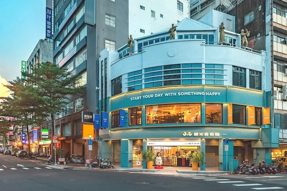 【有片】指定飲品第二件五折！全台首間繼光香香雞中山旗艦店開幕　打造台中最Chill台式小吃市集