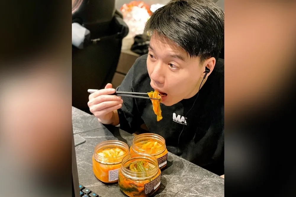 Toyz收押首日脫衣受檢吃睡正常　網友大玩諧音梗狠酸他