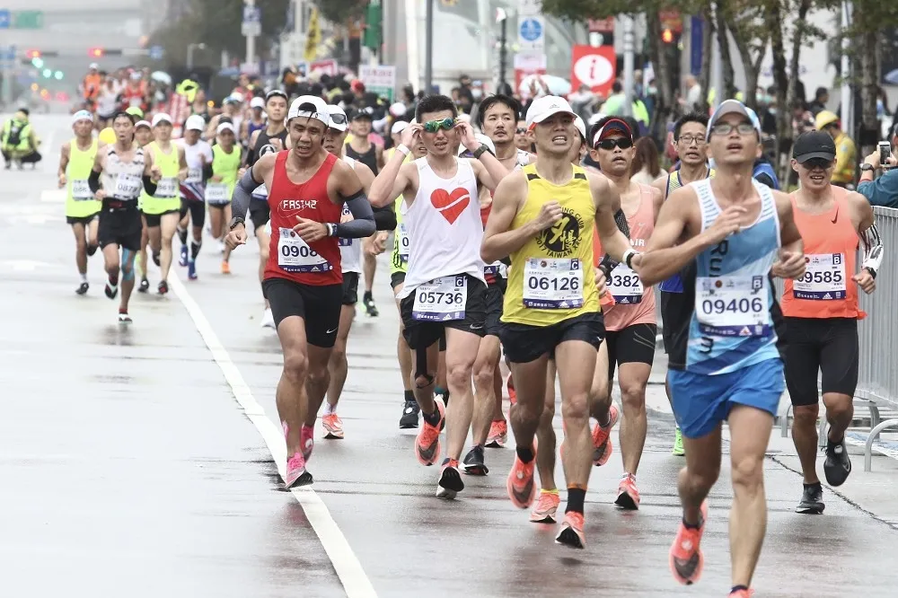 【今報名啟動】2021台北馬拉松開跑可「脫罩」　防疫3條件擇1就能參賽