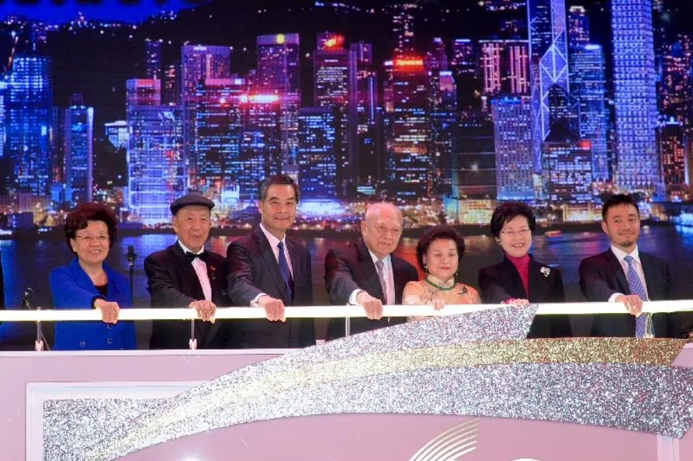 【潘朵拉文件】香港前特首梁振英賣股獲益754萬未申報、董建華秘擁7間離岸公司　