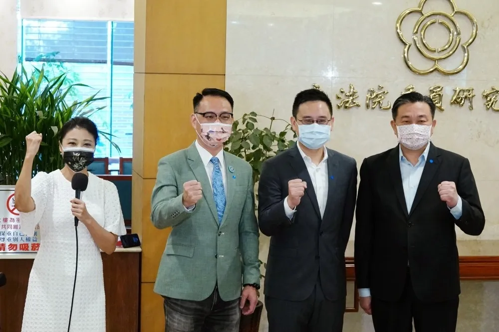 【內幕】「口譯哥」趙怡翔投石問路綠各派系   因總統之怒最後落腳湧言會