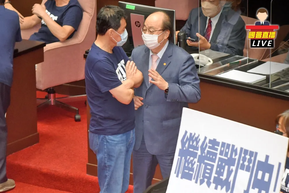 【國會直播】杯葛到底！戰鬥藍再霸官員席　民進黨團祭甲動