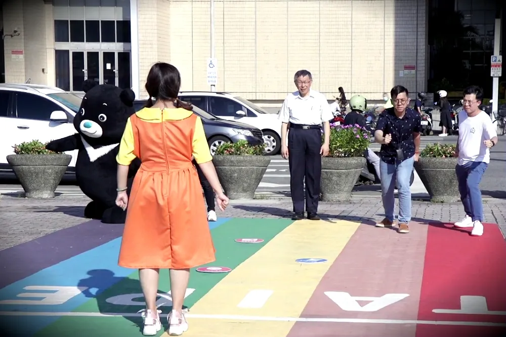 【花絮片搶先看】游淑慧扮《魷魚遊戲》詭娃娃恥度爆表　柯文哲笑到「美丁美當」