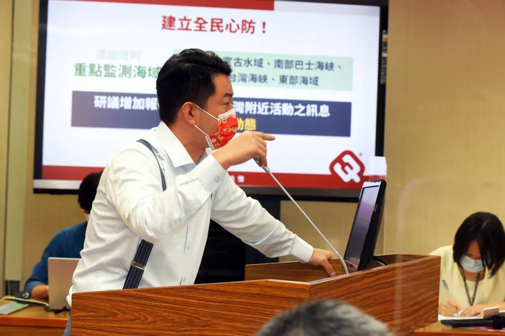 堅持用台語惹爭議　陳柏惟今再質詢邱國正這次換講國語了 