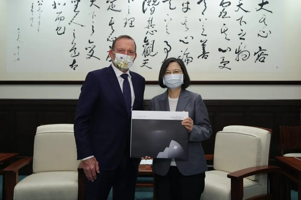 【挺我進CPTPP】澳洲前總理艾伯特會見蔡英文　喊「台灣是世界典範」