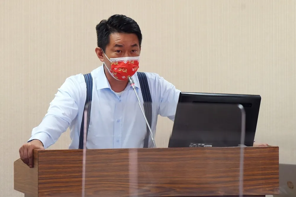 陳柏惟肇逃案道歉文　引一排「台派加油團」打氣