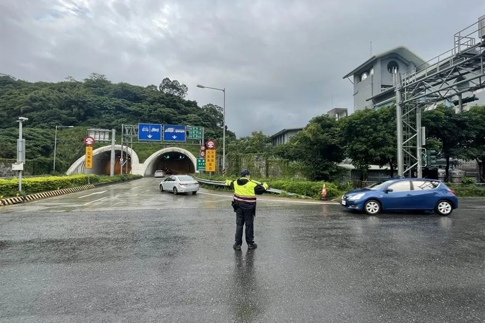 國慶連假首日國道塞爆　蘇花改清晨5點半就湧車潮