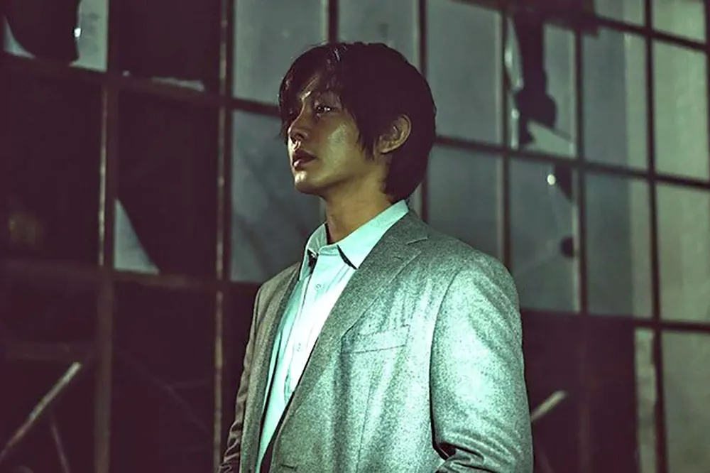 【超越《魷魚遊戲》的神作】劉亞仁《地獄公使》生猛血腥過激　分級判定19禁