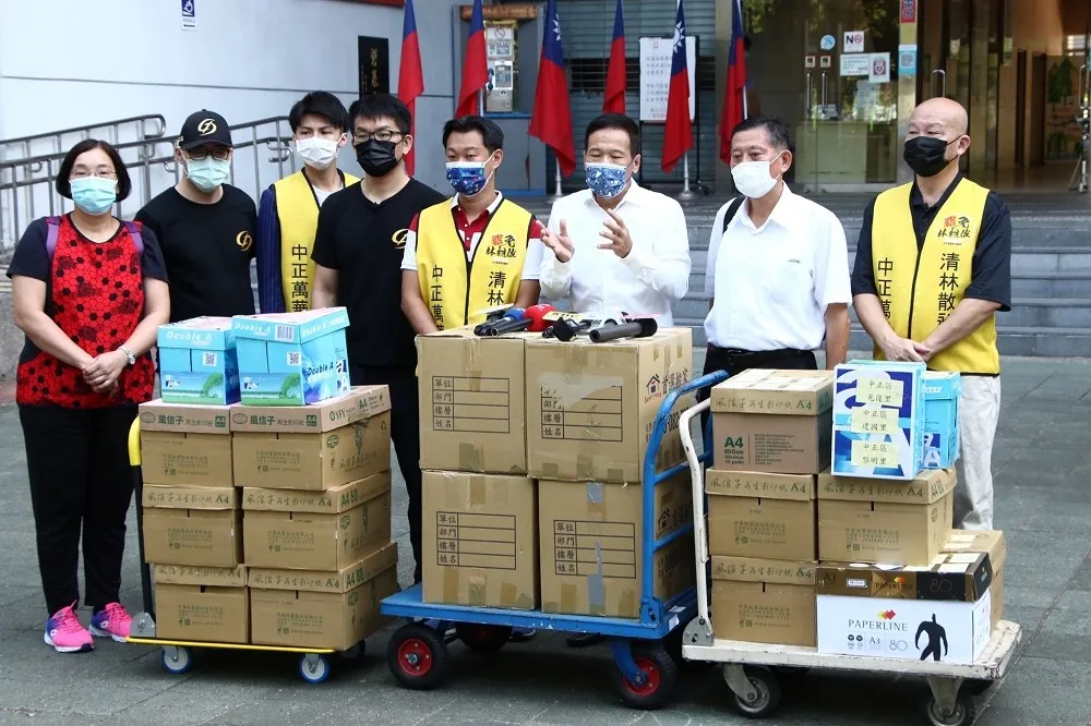 兩大團體攜手送交3.3萬份連署書　籲萬華人團結罷免林昶佐別被看衰