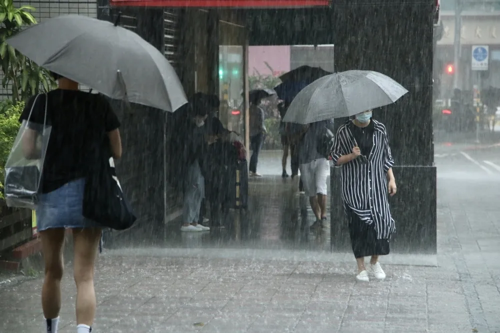 雨再炸2天！圓規海警8:30解除　吳德榮：宜花東慎防致災性降雨