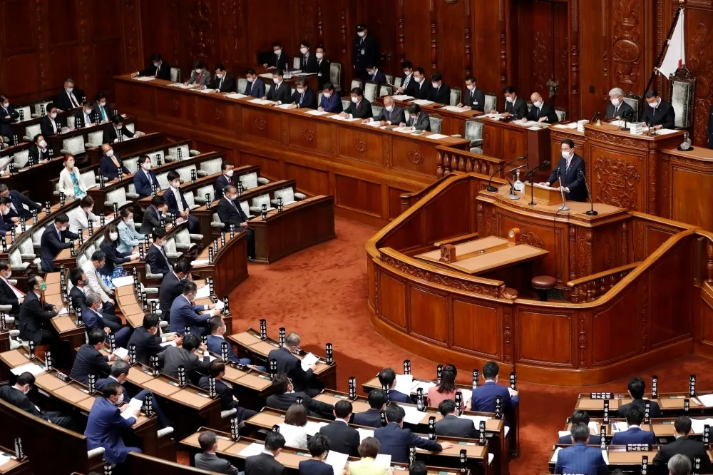 因應中國在台海和釣魚台周邊的軍事威脅　自民黨要求國防預算加倍