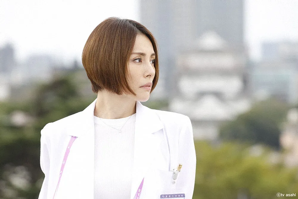 【猶如防疫宣導劇】米倉涼子《派遣女醫X》隔離期滿回歸　首集收視直衝年度冠軍