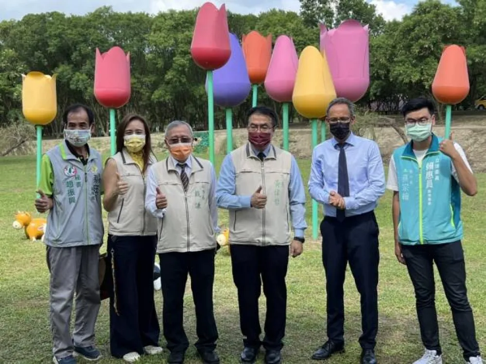 台南德元埤荷蘭村風車節「Revive振興啟動」 大批遊客感受異國風情