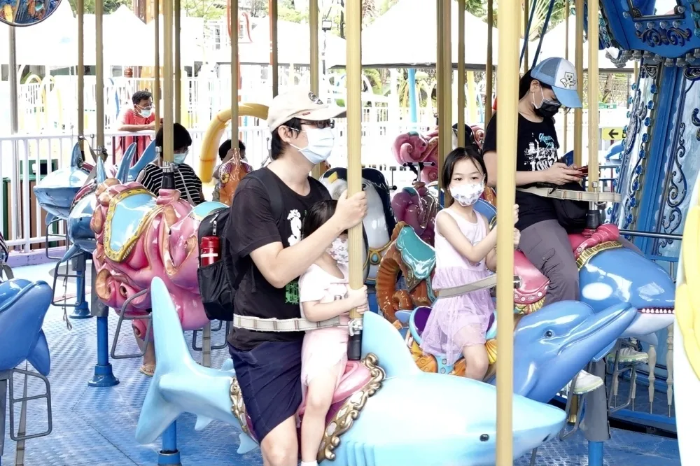 快拿出身分證對獎　千元國旅券上午10:30開抽