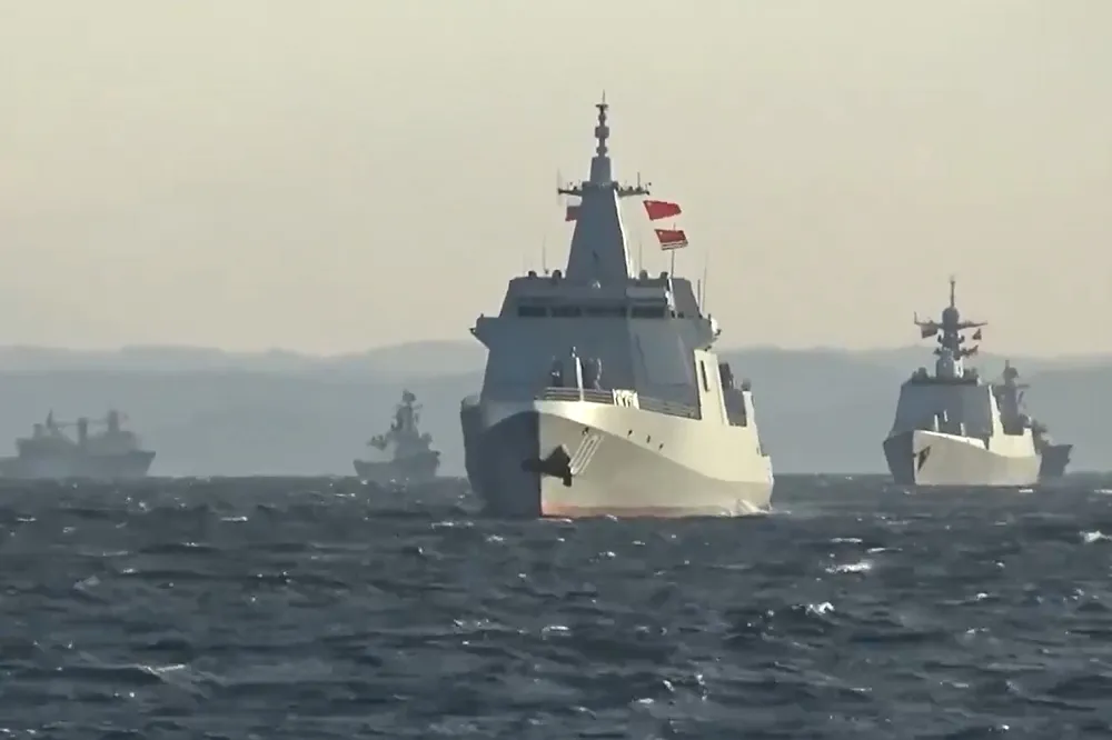 10艘中國俄羅斯軍艦　首度穿越日本本州與北海道間津輕海峽