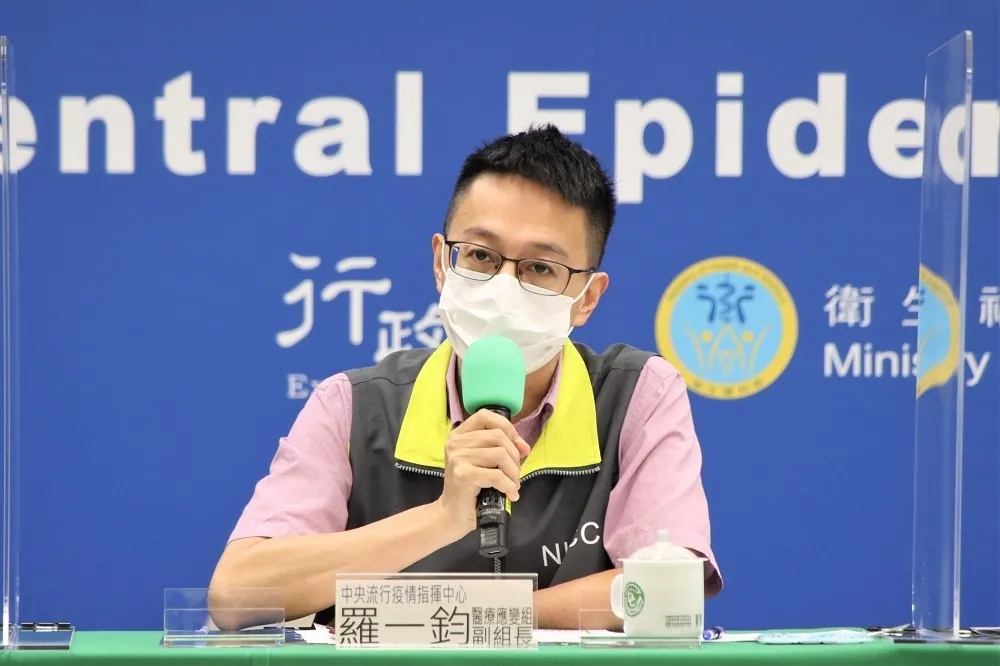 【本土+1】板橋6旬翁打過莫德納仍「陰陽狂變」　匡列12人急揪感染源