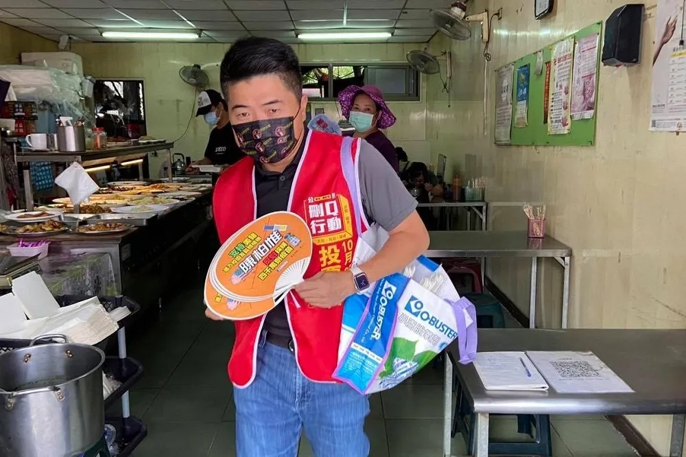 【刪Q罷免倒數2天】顏寬恒秀良民證酸陳柏惟　反吸網友諷「你爸情何以堪」