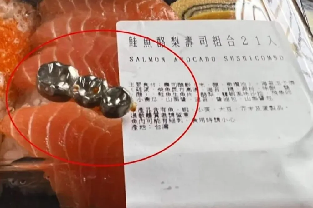 爽吃好市多壽司竟咬到「假鋼牙套」　民眾氣炸：超噁！快吐了