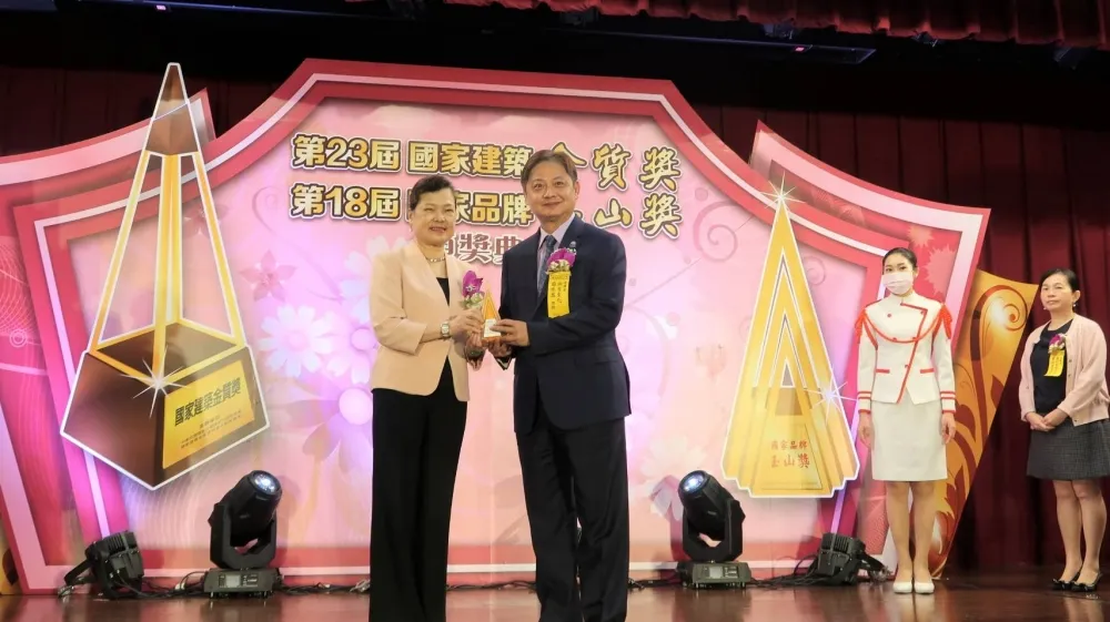 保吉企業總裁簡承盈榮獲國家品牌玉山獎「傑出企業領導人」首獎