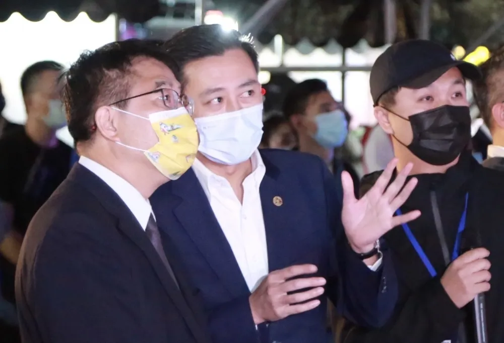 黃偉哲率隊參訪新竹光臨藝術節      交流城市美學順道行銷台南觀光