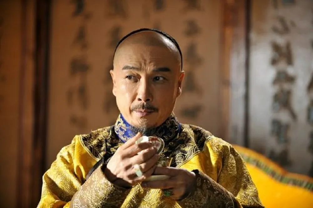 他精力旺盛、文武大有成就！在康熙廣大好奇與寬容胸懷下　有一條決不允許超越的底線