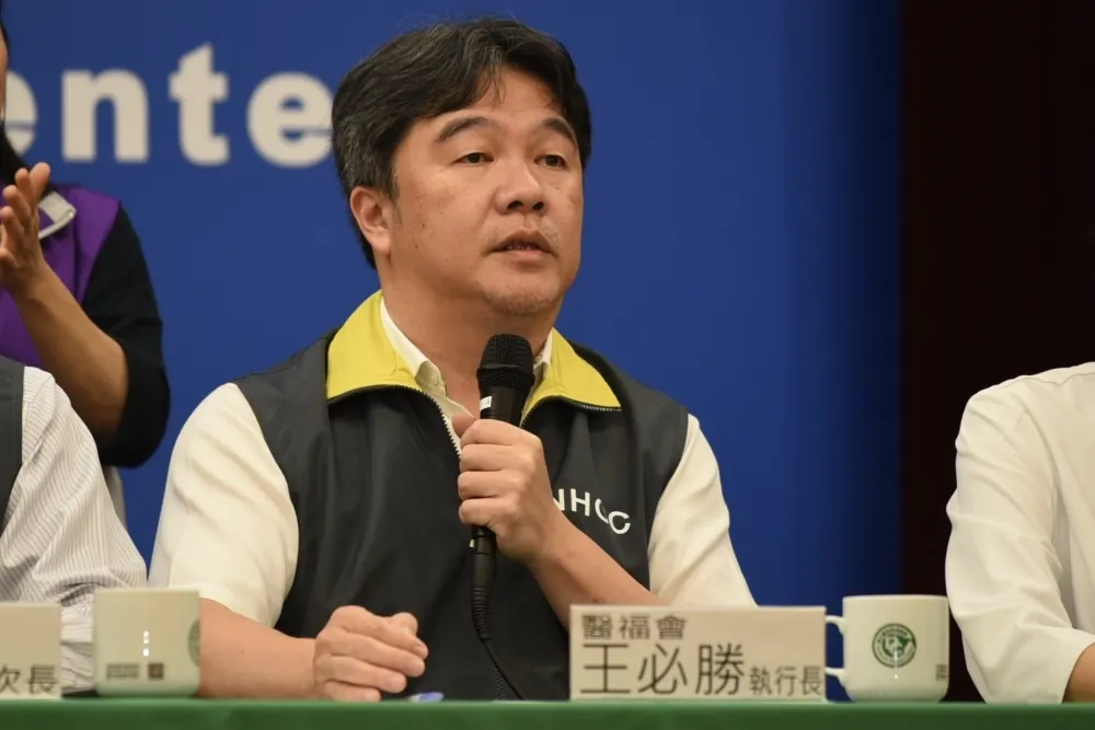 王必勝被踢爆與小15歲護理師大談不倫戀　疫情拆彈專家回應很詞窮