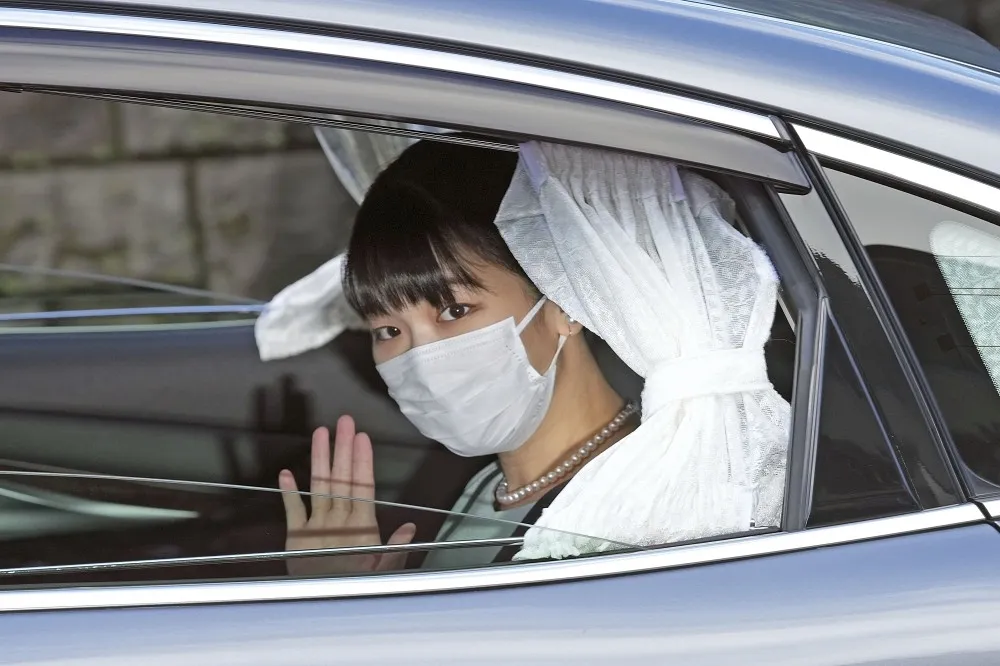 風波爭議多年　真子公主與「海王子」終於登記完婚