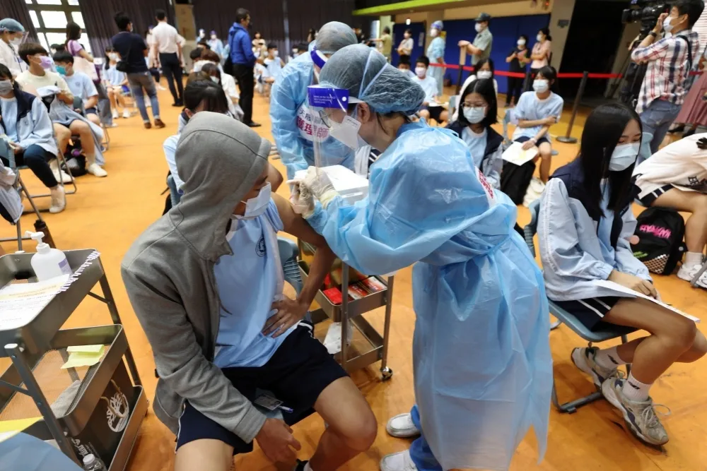 青少年打BNT患心肌炎已15例　1桃園女裝葉克膜恐截肢