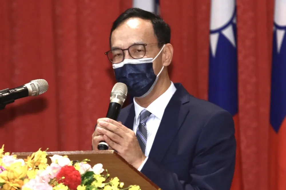 尷尬了！朱立倫受訪誤噴「反對九二共識」　黨中央急消毒