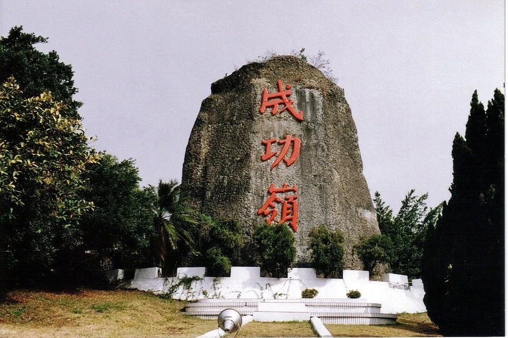 成功嶺驚傳墜樓！志願役倒臥營舍草地亡　家屬懷疑死因要求檢警調查