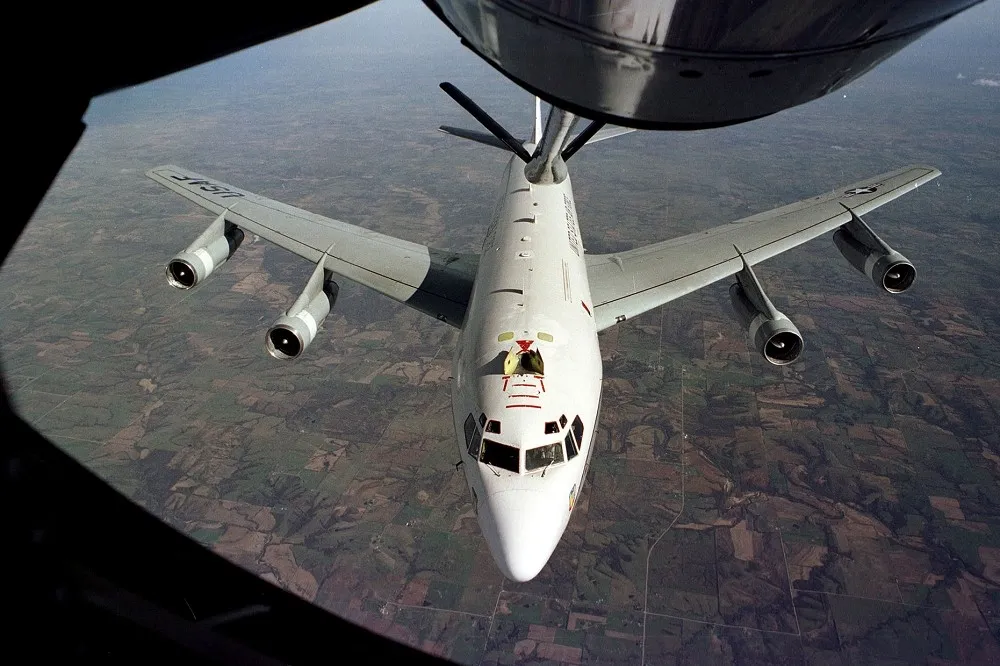 【美5軍機赴南海】「不死鳳凰」WC-135W核偵機現身我南方空域　中國智庫：十分罕見