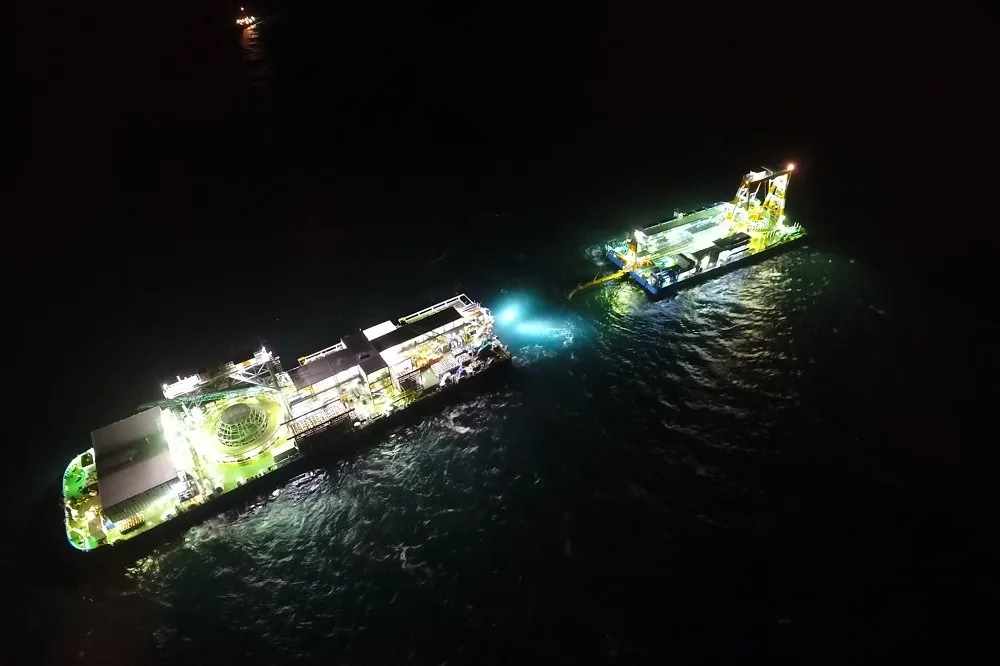 十年磨一劍！電網展新頁　綠能創新局　台澎海纜10/30凌晨正式加入運轉　連接兩端電網