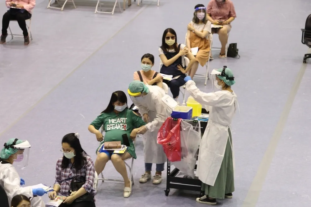 孕婦預約BNT竟被醫師拒打　莊人祥：僅限打莫德納是誤解