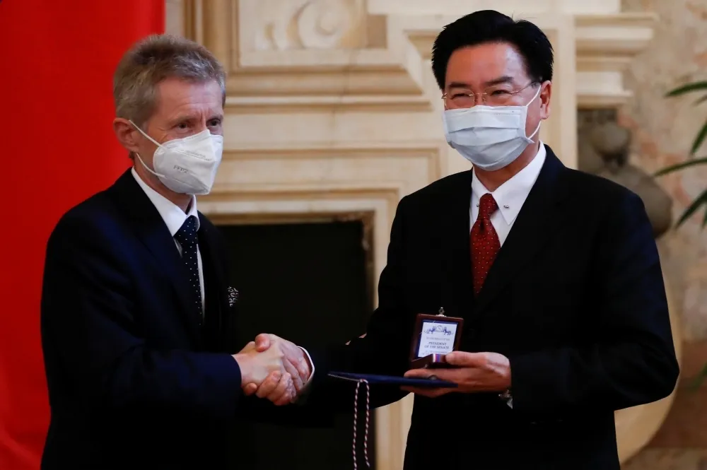 難怪習近平死都不到國際場合現身