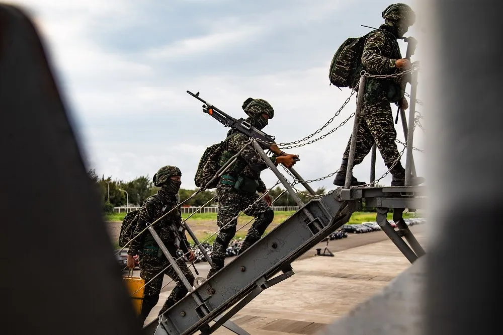 【台美軍事訓練曝】我40名陸戰隊員在關島聯訓　邱國正：正常軍事交流