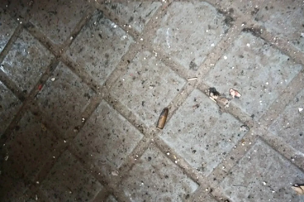 轟一聲濺血！廢棄保險箱竟炸出滿地子彈　2清潔隊員送醫