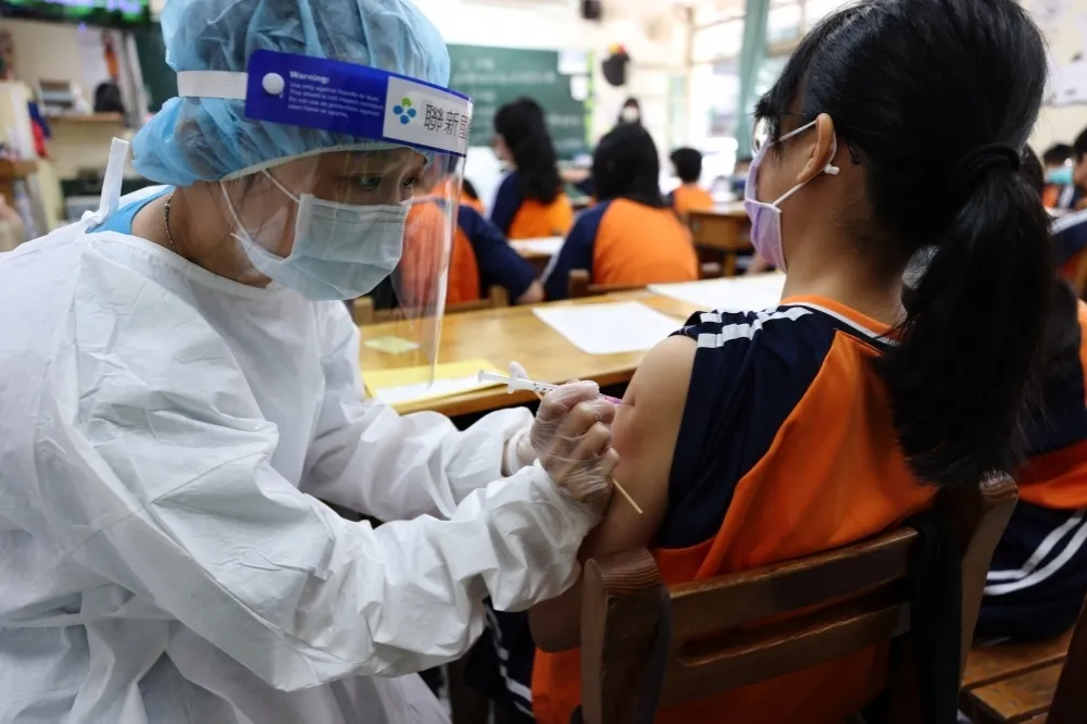 青少年打BNT第2劑心肌炎增10倍？　莊人祥：打不打審慎評估中