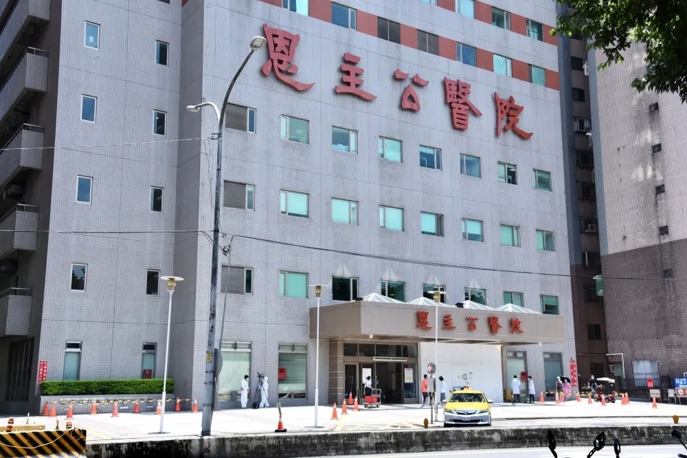 又是恩主公醫院！婦打BNT突喘掛急診竟遭拒　隔天險死急裝葉克膜