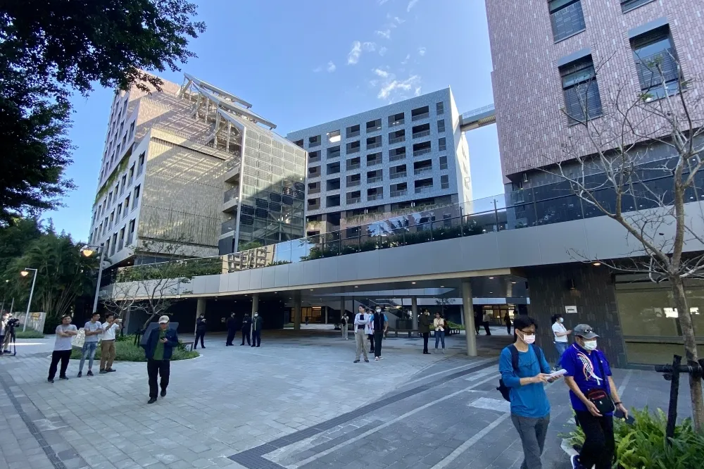 酸柯文哲辭市長專心選總統　張景森幫找代理：社宅1年內沒達標「跳樓謝罪」