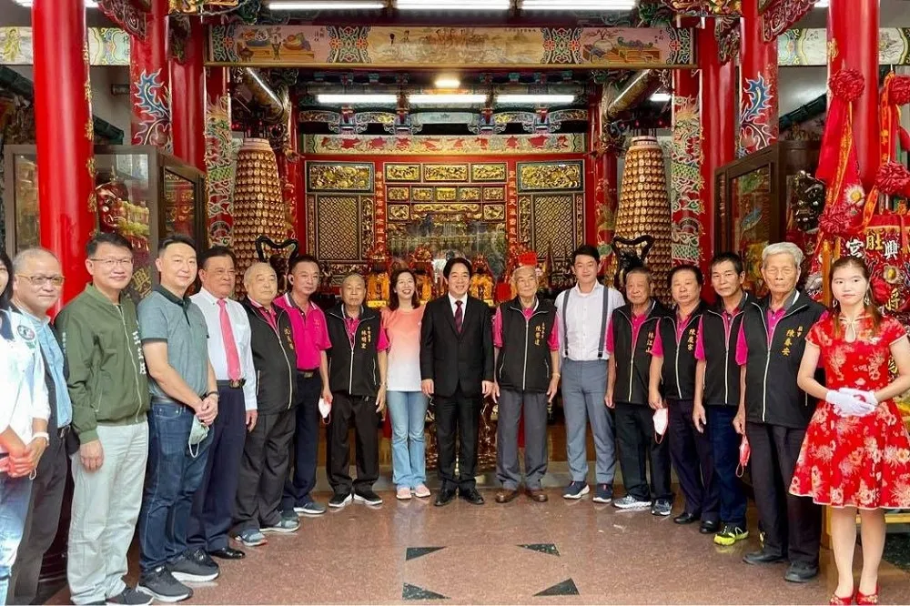 【中二補選開戰】陳柏惟力挺林靜儀首合體！　賴清德也喊：勇敢接力，迎回正義