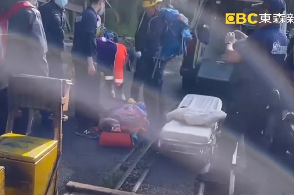 2周前才有人喪命！阿里山眠月線再爆意外　女登山客跌10公尺深谷