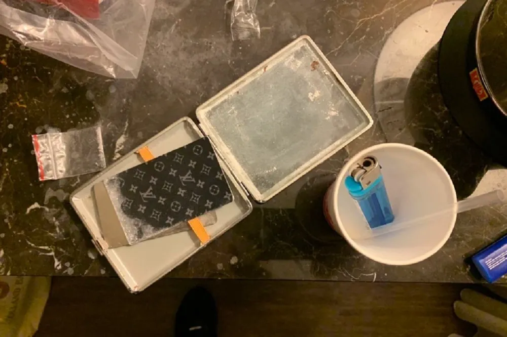 桃園防疫旅館常飄異味　警獲報逮2男吸毒送辦