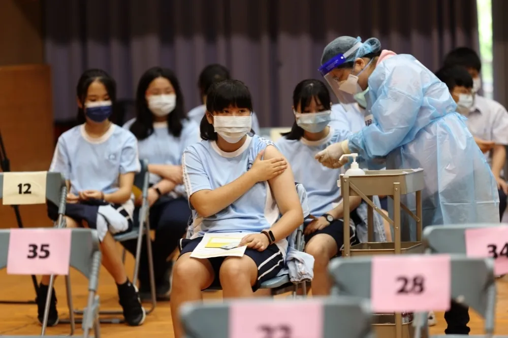 偷跑？青少年BNT第二劑才宣布緩打2周　 基隆400名中學生已完打
