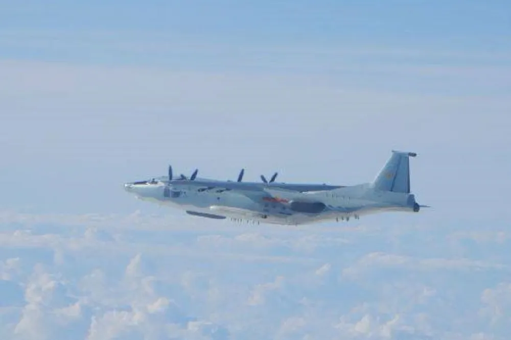 雙11不血拼來台灣打卡　4架解放軍機上午闖我空域