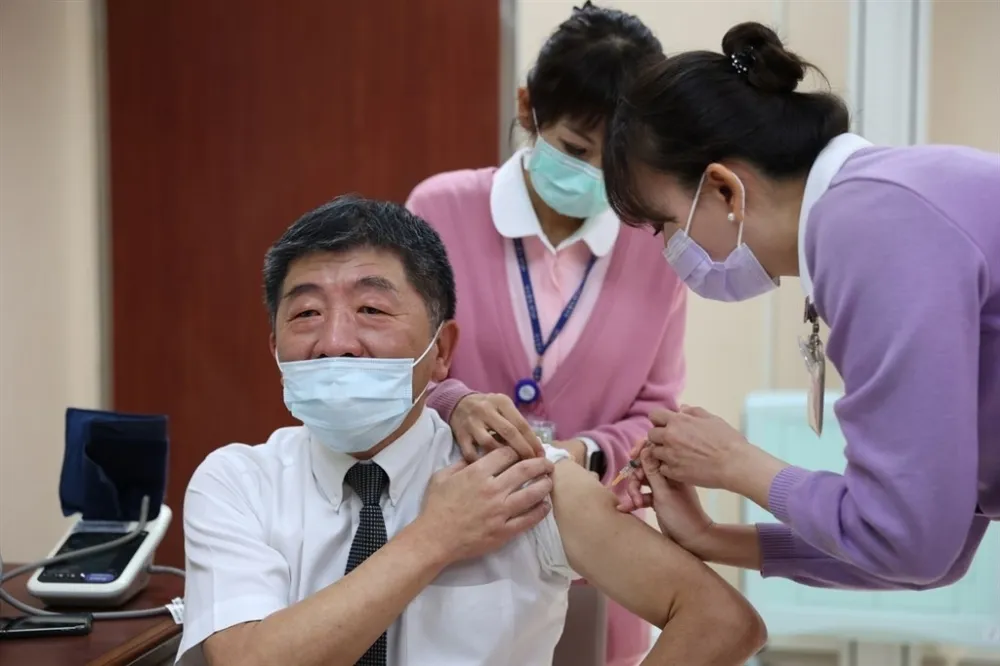 高端開放混打遭疑為黨政高層出國鋪路　陳時中：是為這些人