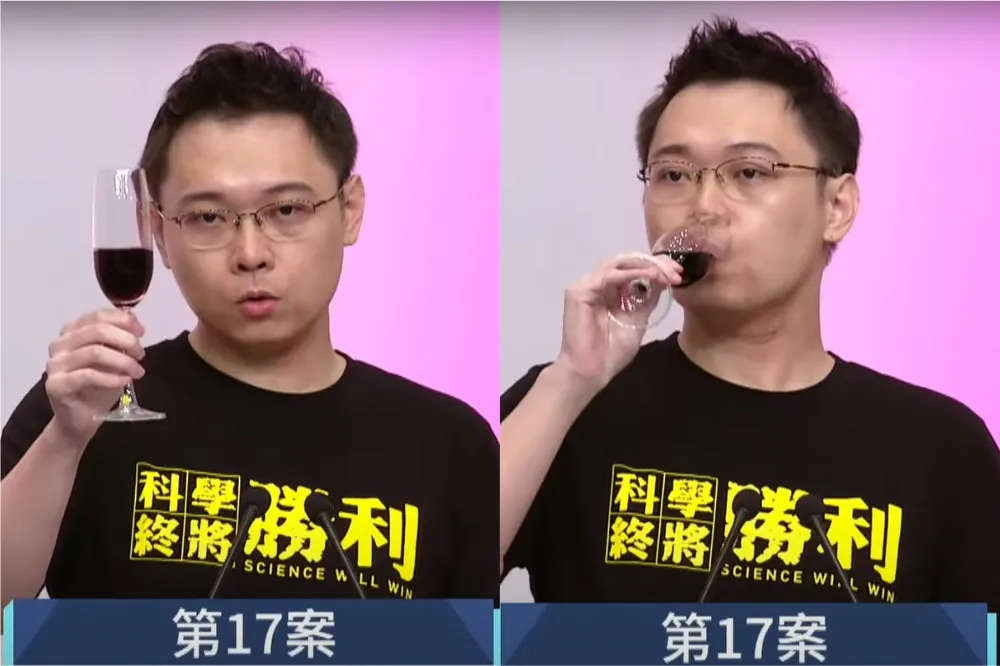 【核四公投對決】Cheers！黃士修舉酒杯「敬谷辣斯臨陣脫逃」　酸度爆棚