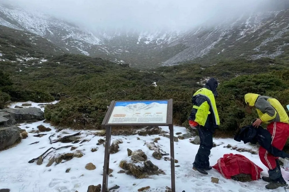 雪山、玉山都下雪了！　管理處提醒欣賞北國風景裝備要夠