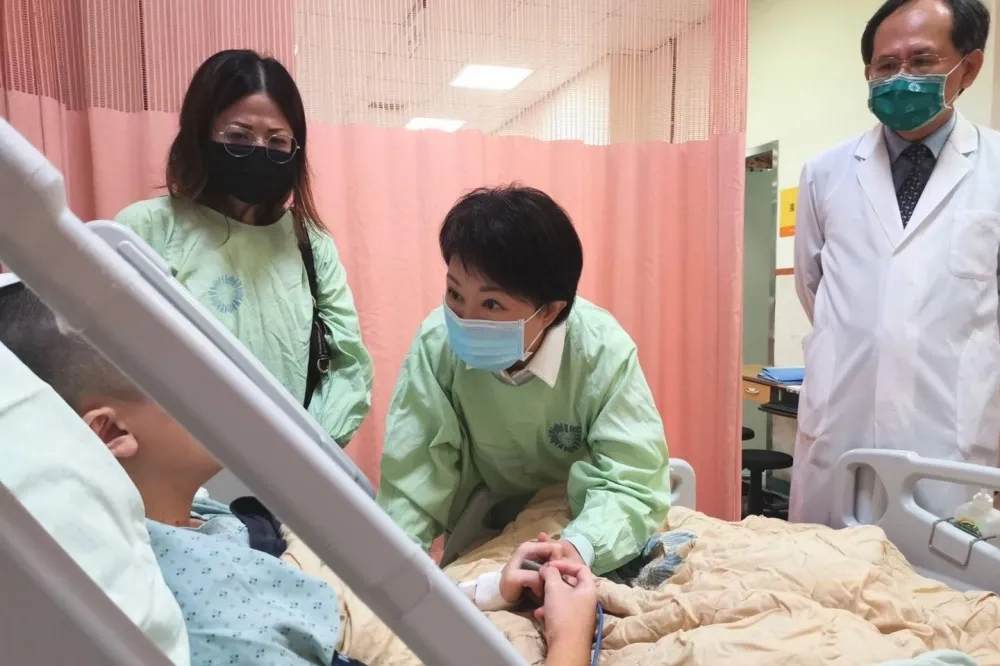 【瑪莎3煞毆男】男大生清醒急問嫌犯逮到沒？　盧秀燕：抓到了！一定嚴辦